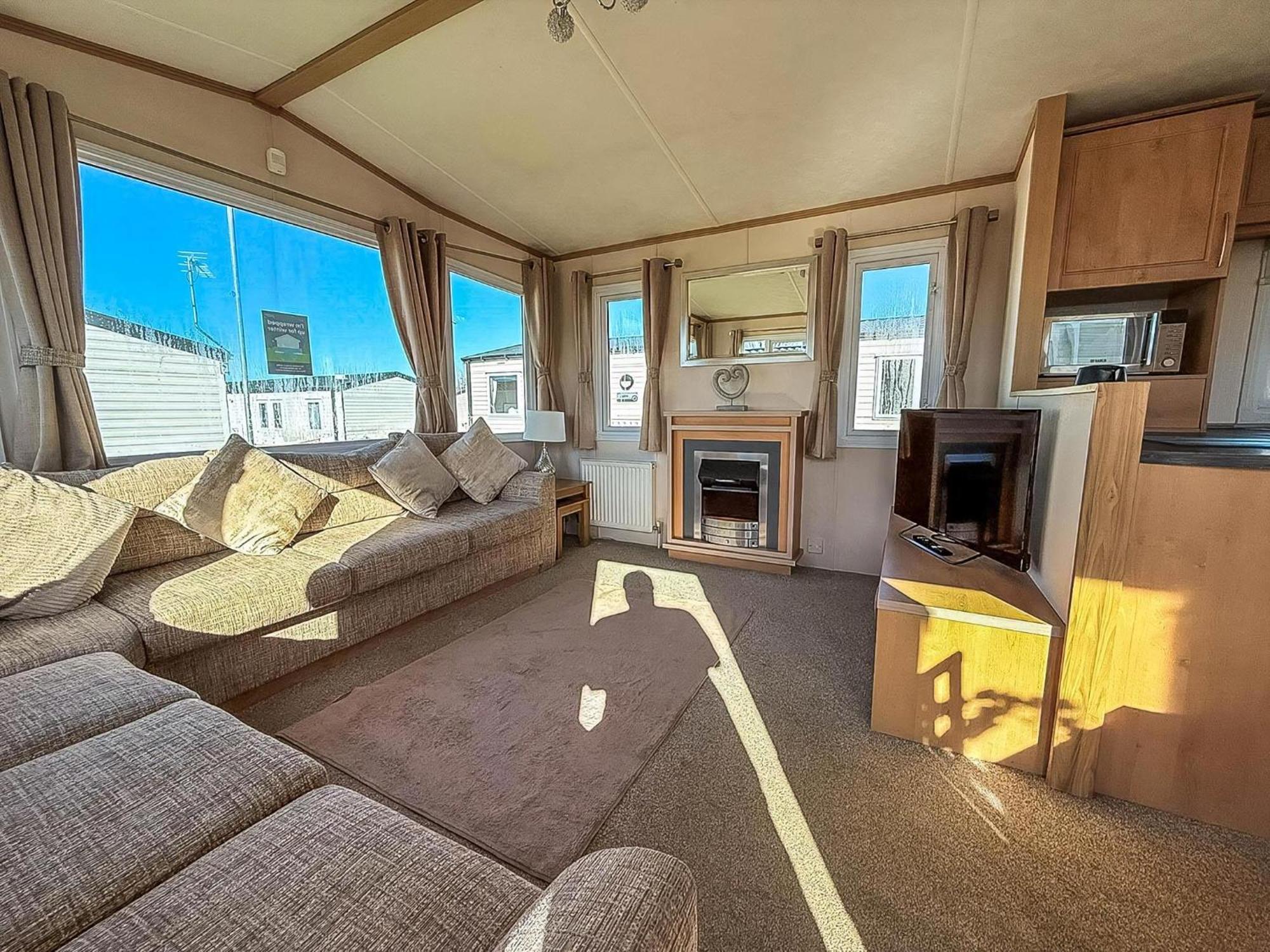 Lovely 6 Berth Caravan For Hire At Manor Park In Hunstanton Norfolk Ref 23044S Exterior foto